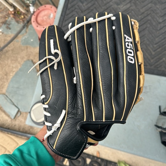 Wilson Used Baseball Gloves - Picture 3 of 5